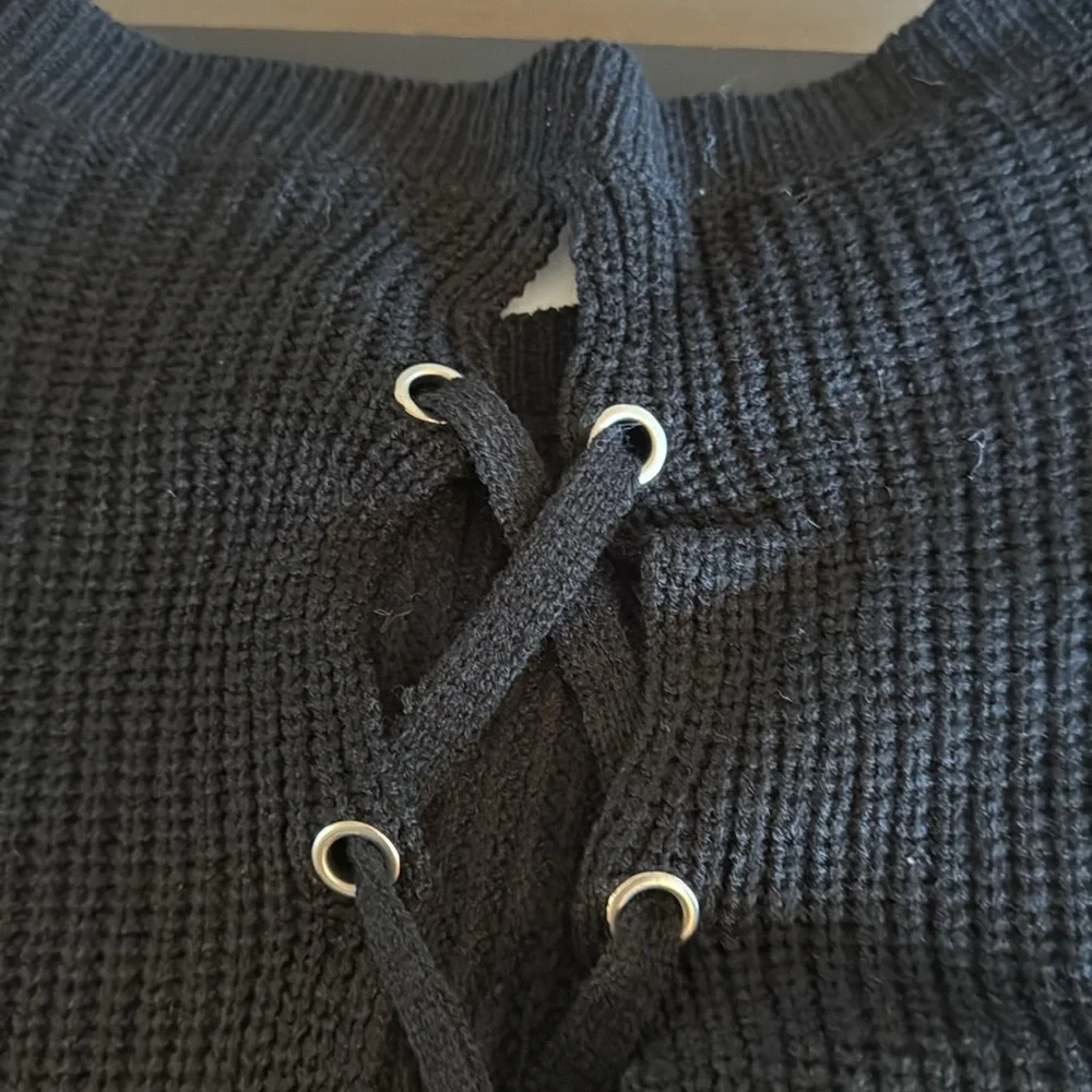 Fashion Nova Women’s Black Sweater Crisscross tie at Back New no tag Size Large